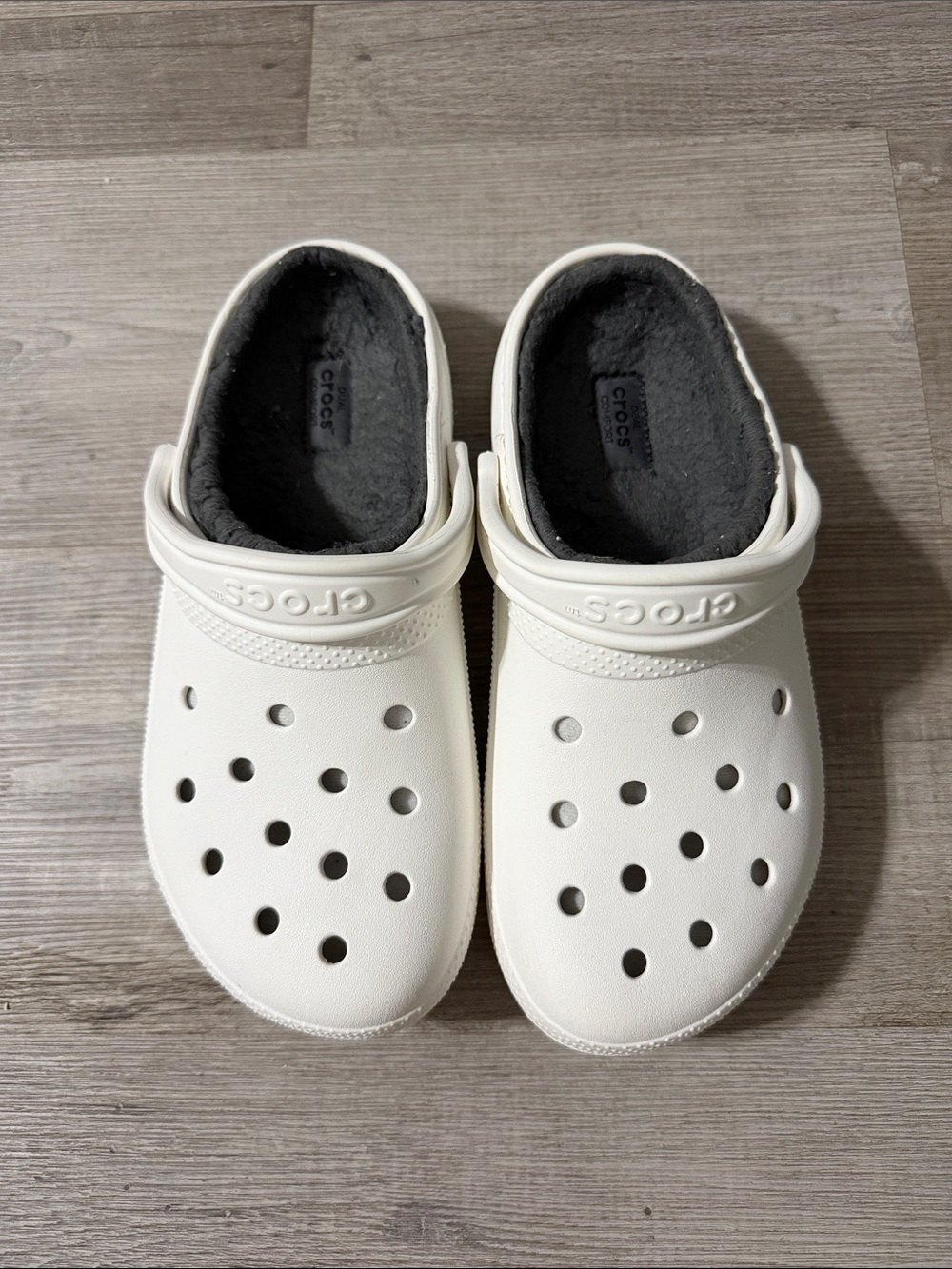 Unisex Men’s/Women’s white CROCS with fur
